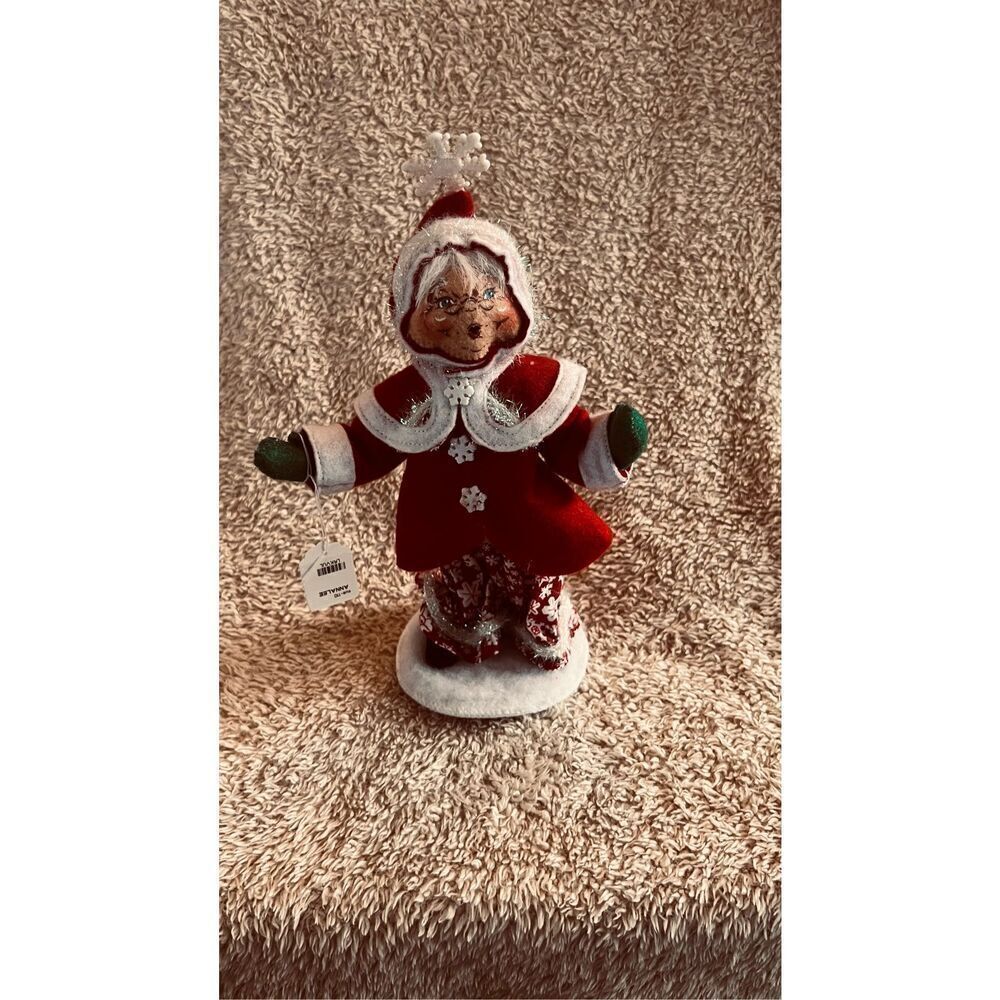 Annalee Mrs Santa Christmas Doll 8"  2009